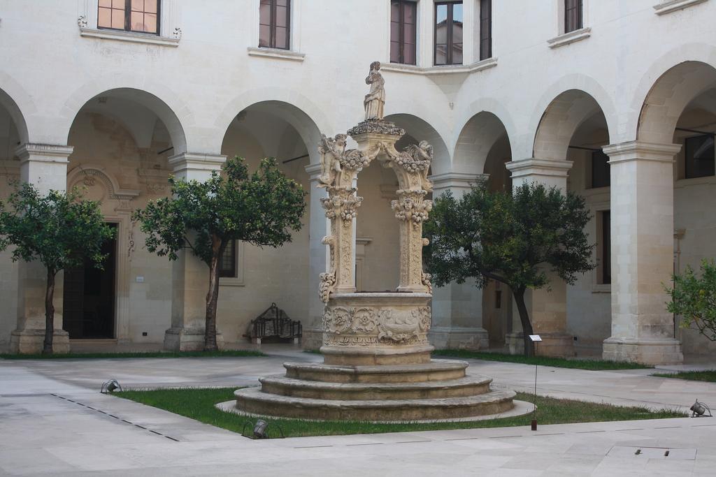 La Dimora Di Paola Appartement Lecce Kamer foto