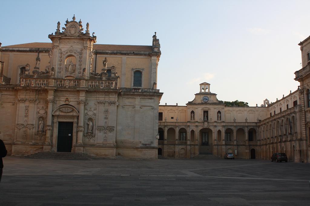 La Dimora Di Paola Appartement Lecce Kamer foto